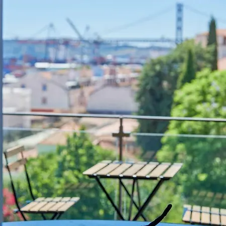 Διαμέρισμα Janelas Verdes 3 *